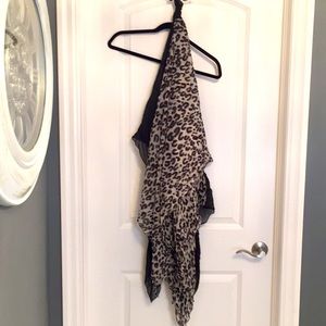 Women’s Leopard Scarf